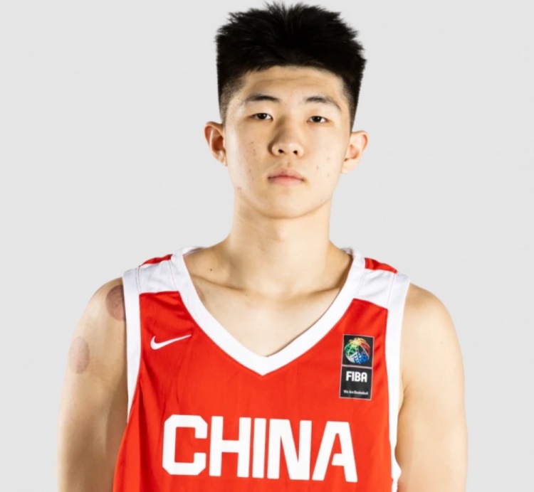 媒体人：中国U18男篮输球有自己原因 但今天的裁判真的很糟糕